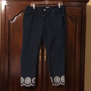 Crown & Ivy 16w Navy Crops w/ Eyelet Hem